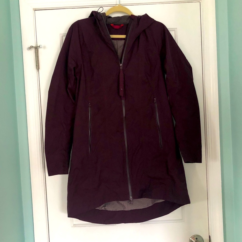 Lululemon Rain Jacket in Cassis
